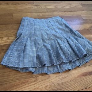 High waisted pleated skirt